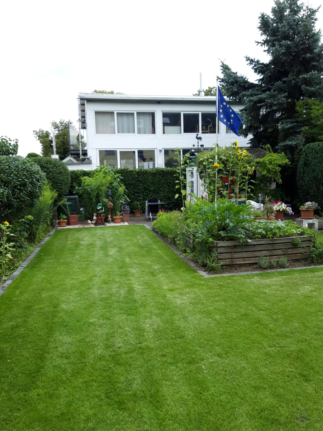 Wunderschöner Garten von EK Hausmeisterservice